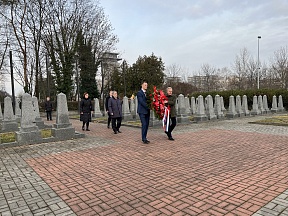 O pietním aktu u příležitosti Dne obrance vlasti O pietním aktu u příležitosti Dne obrance vlasti
